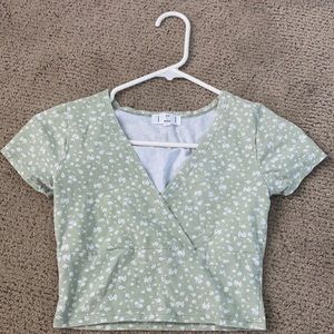 IVY & MAIN Ditsy Surplice Womens Sage Crop Top